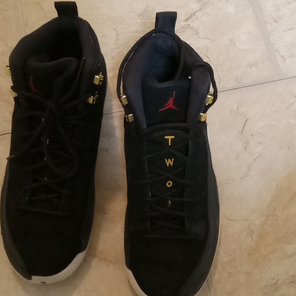 Nike Air Jordan's Black and Gold Size 7Y - Picture 5 of 6